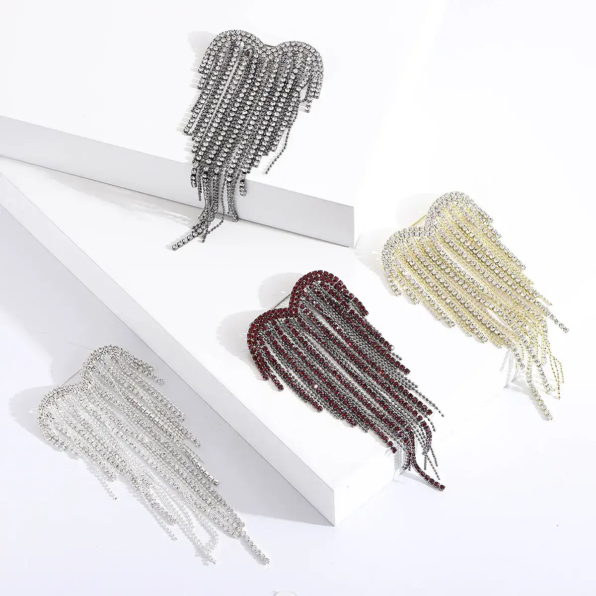 four colors of the heart rhinestone tassel brooch