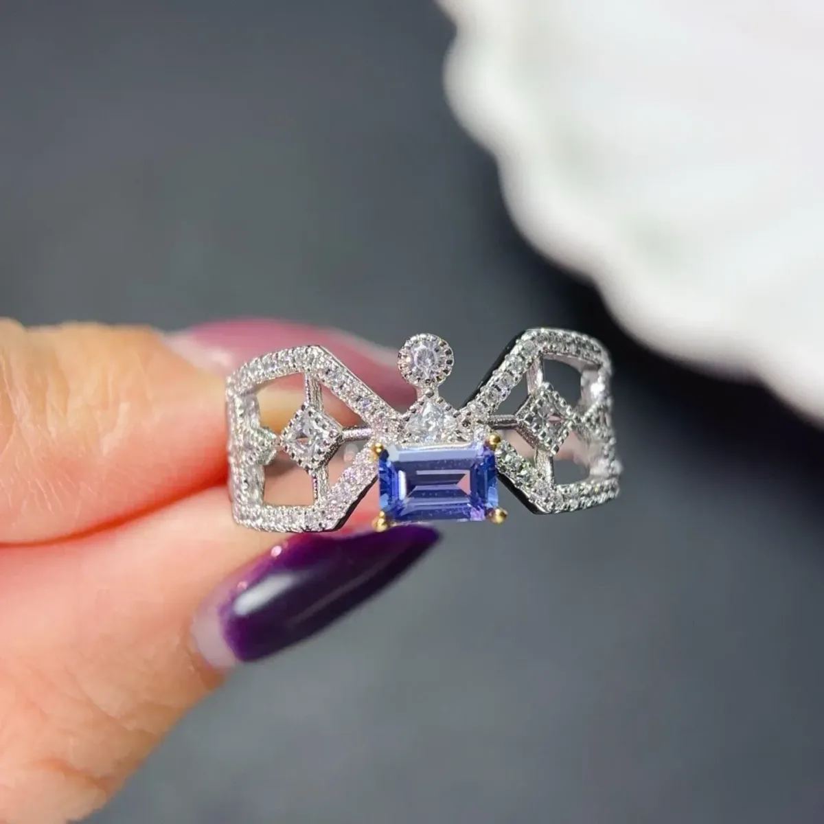 openwork bow of the tanzanite ring outlined in small accent stones