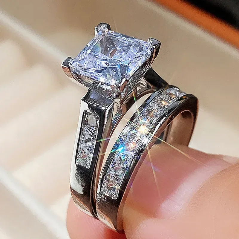 square princess cut cubic zirconia center stone held in four claws